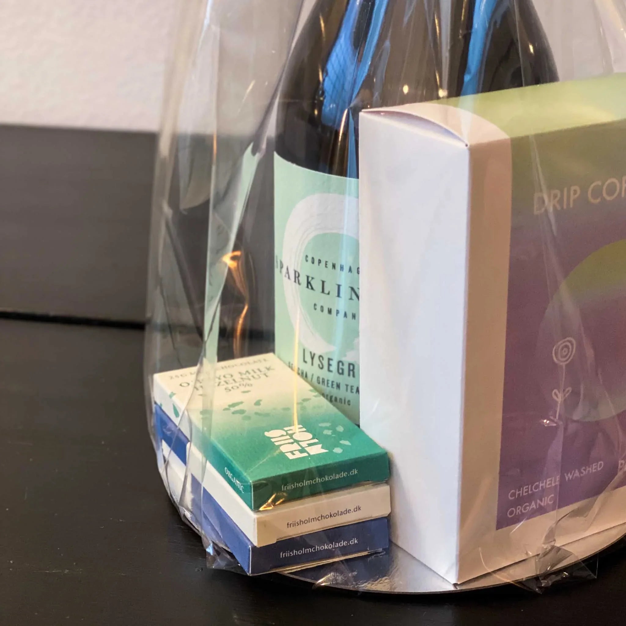 The Art Of Gifting Alkoholfri: Copenhagen Sparkling Tea Lysegrøn gavepose - PremiumBottles