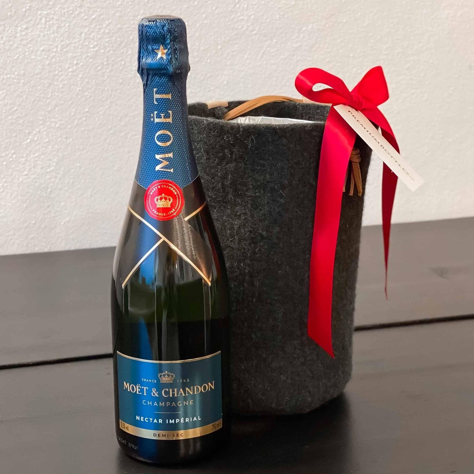 The Art Of Gifting Moët & Chandon Nectar Imperial i Zero Waste uld køler - PremiumBottles