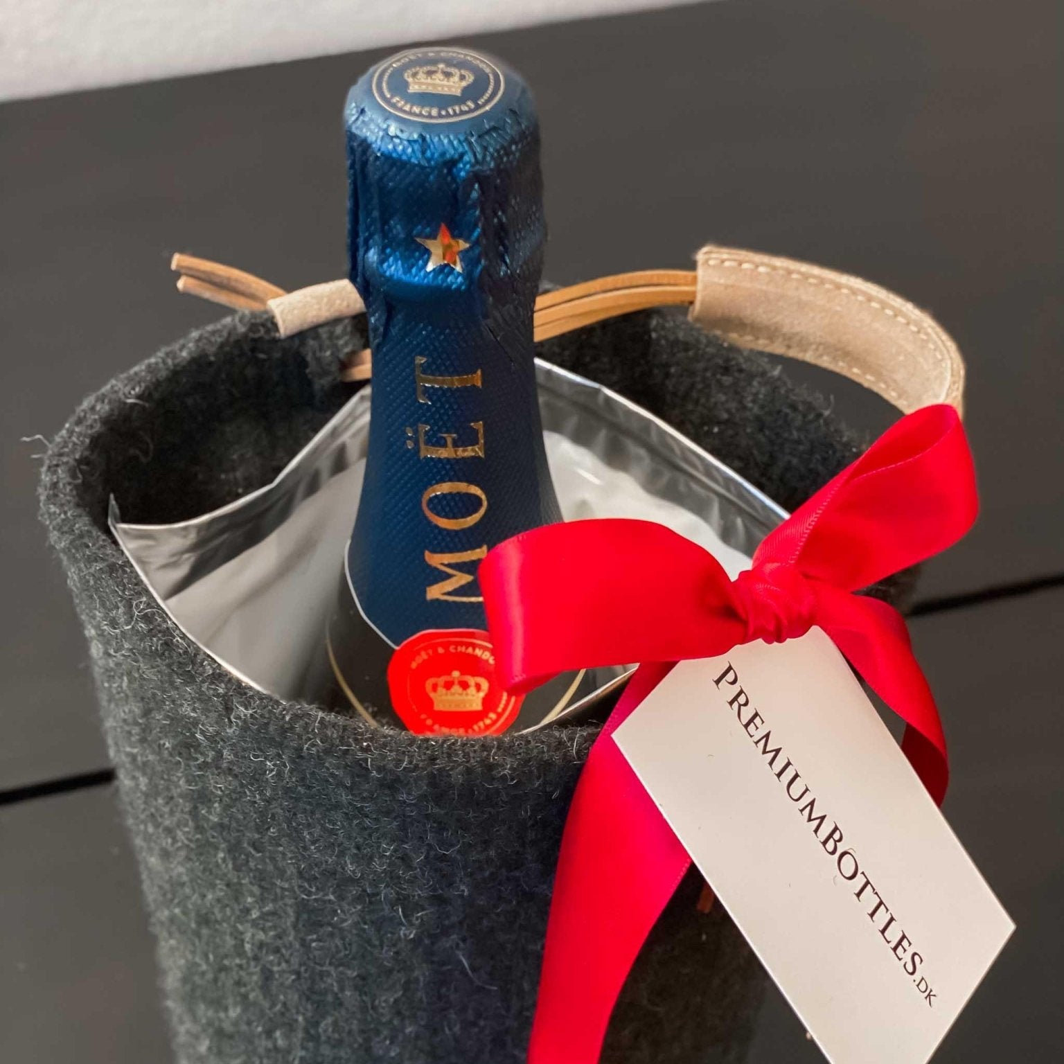 The Art Of Gifting Moët & Chandon Nectar Imperial i Zero Waste uld køler - PremiumBottles