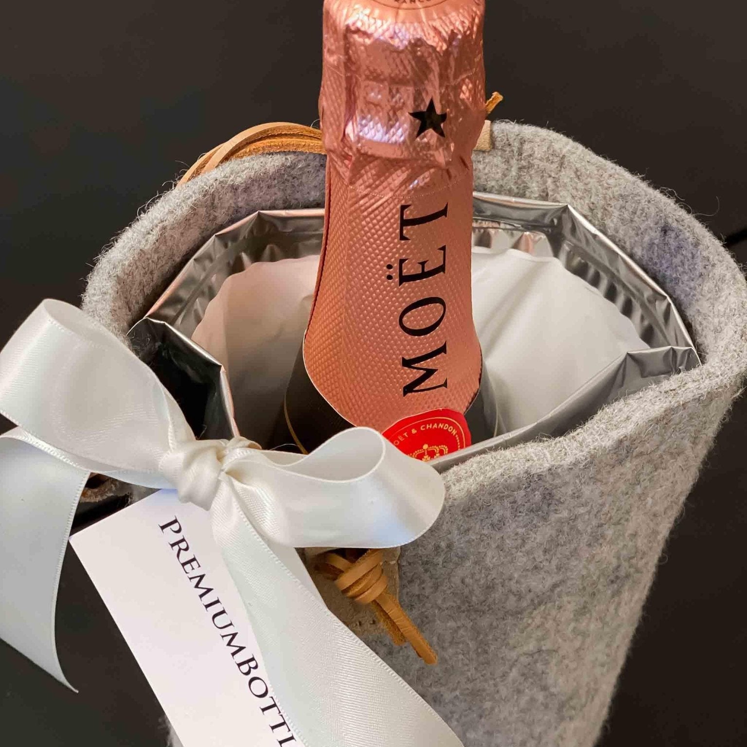 The Art Of Gifting Moët & Chandon Rosé Imperial i Zero Waste uld køler - PremiumBottles